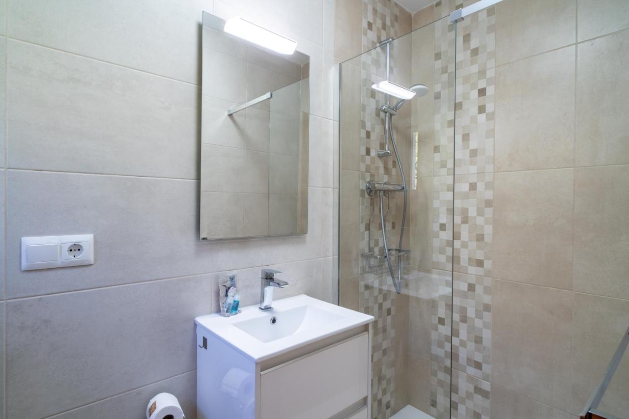 Villa Isabel Private Pool Casasol Нерха Екстериор снимка